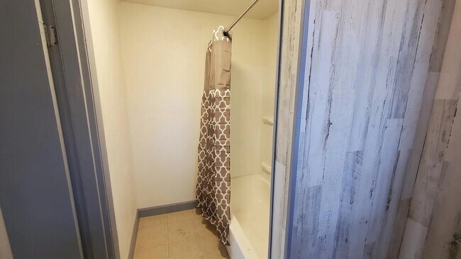 Foto del edificio - 2057 Switzer Ave