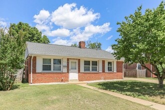 Building Photo - 603 Woodford St