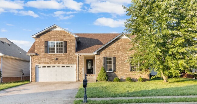 Building Photo - IMPECCABLY MAINTAINED RANCH WITH BONUS ROOM!