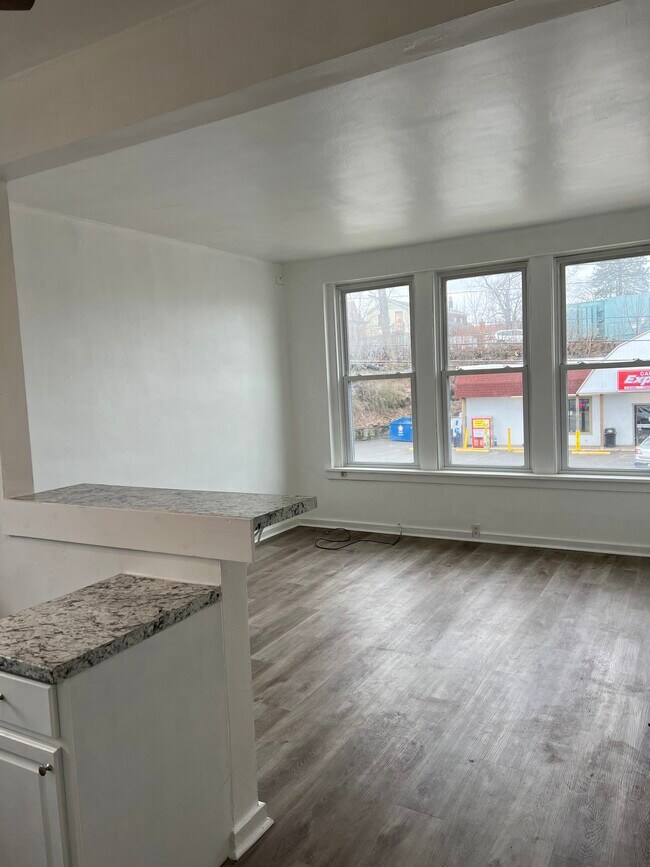 2731 Brownsville Rd Unit 2, Brentwood, PA 15227 2731 Brownsville Rd