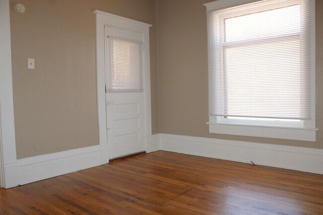 Foto del edificio - 320 - 322 W Routt Ave