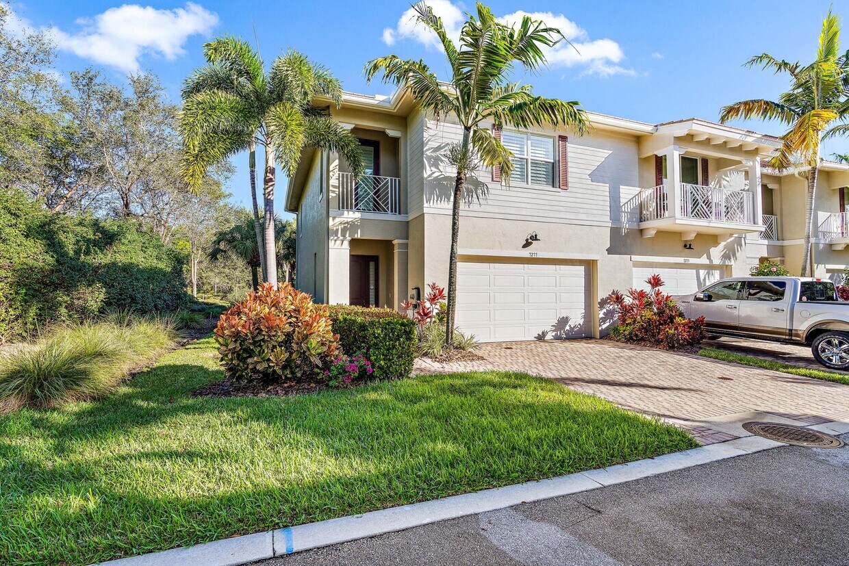 7277 Oxford Ct, Palm Beach Gardens, FL 33418 Townhome Rentals in Palm
