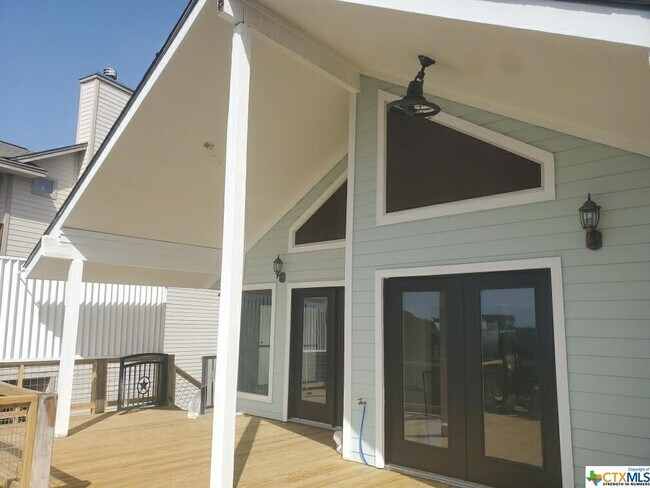Building Photo - 693 Riviera Dr