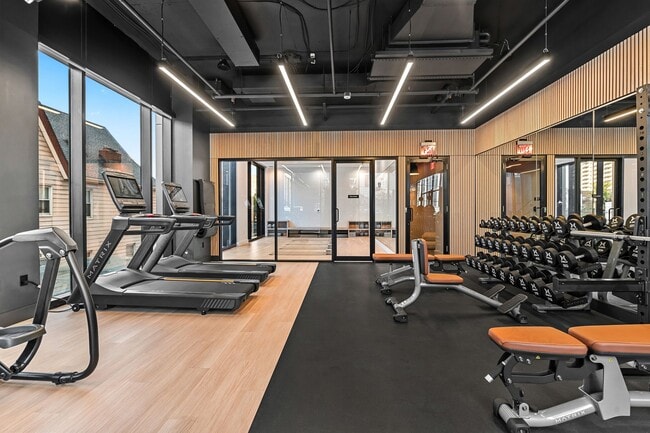 Building Photo - CMPND 26 Van Reipen