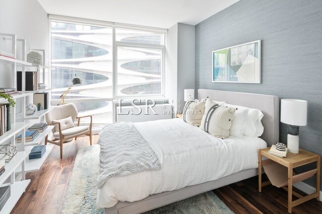 Foto del edificio - 503 W 28th St