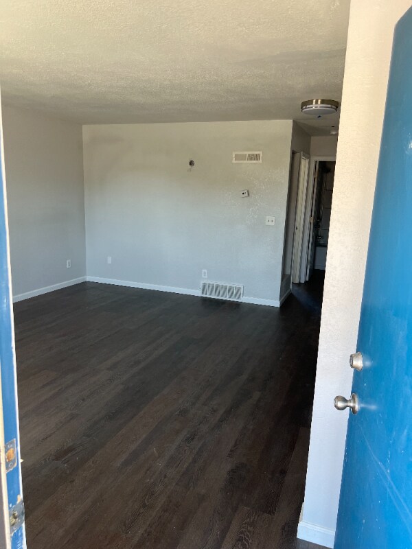 Building Photo - 810 Yucca Dr