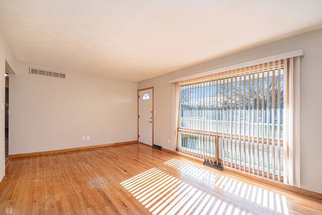 Foto del edificio - Penn Schools!  Remodeled Granger home-Lawn care included!