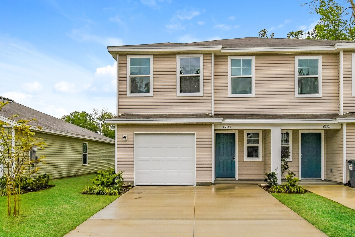 Foto principal - 45380 Red Brick Dr