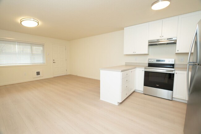 Newly Renovated 1 Bedroom in the Heart of Irvington! - Newly Renovated 1 Bedroom in the Heart of Irvington! Apartment