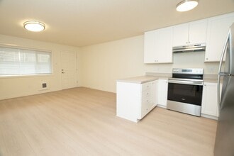 Building Photo - 1927 NE Schuyler St