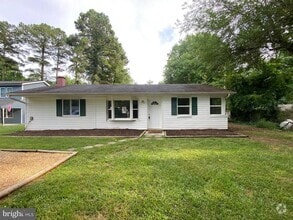 Building Photo - 405 Lake Dr