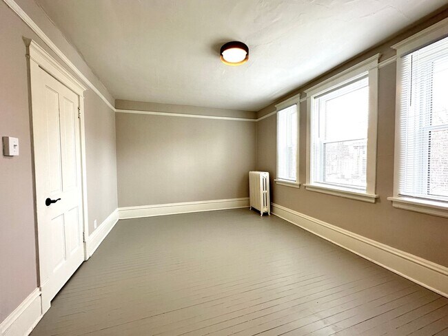 Building Photo - 1532 E Superior Street