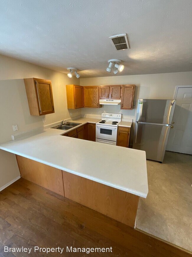 Foto del edificio - 4 br, 2 bath House - 320 E. 10th St