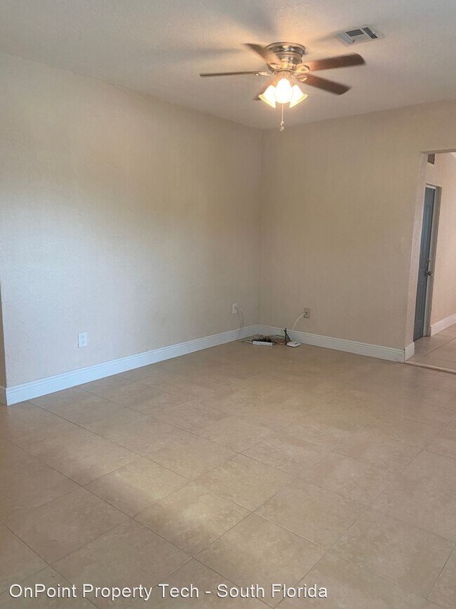 Building Photo - 4 br, 2 bath House - 4700 NE 15th Ave