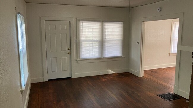Foto del edificio - 338 Kenwood Ave