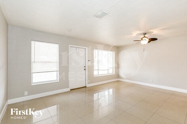 Building Photo - 3763 SW 17th St