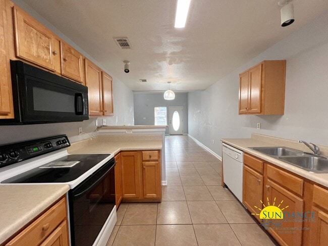 Building Photo - Breathtaking 3 Bedroom home in Fort Walton...
