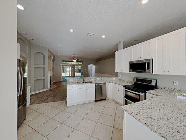 Building Photo - 241 W Silverthorn Ln