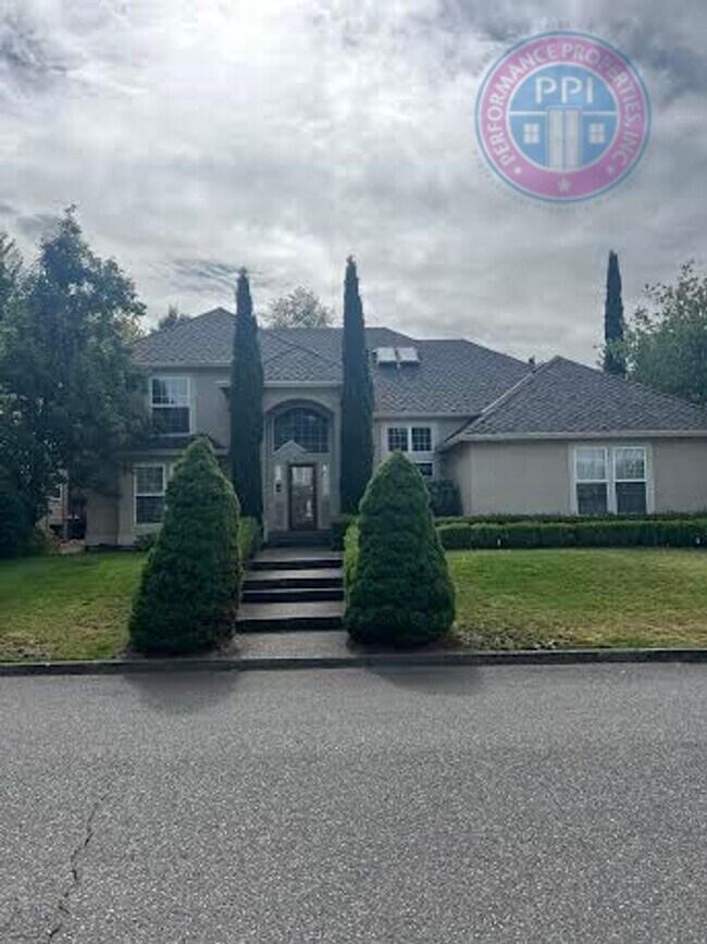 Building Photo - FOREST HEIGHTS - NO DEPOSIT W/RHINO!  Prim...