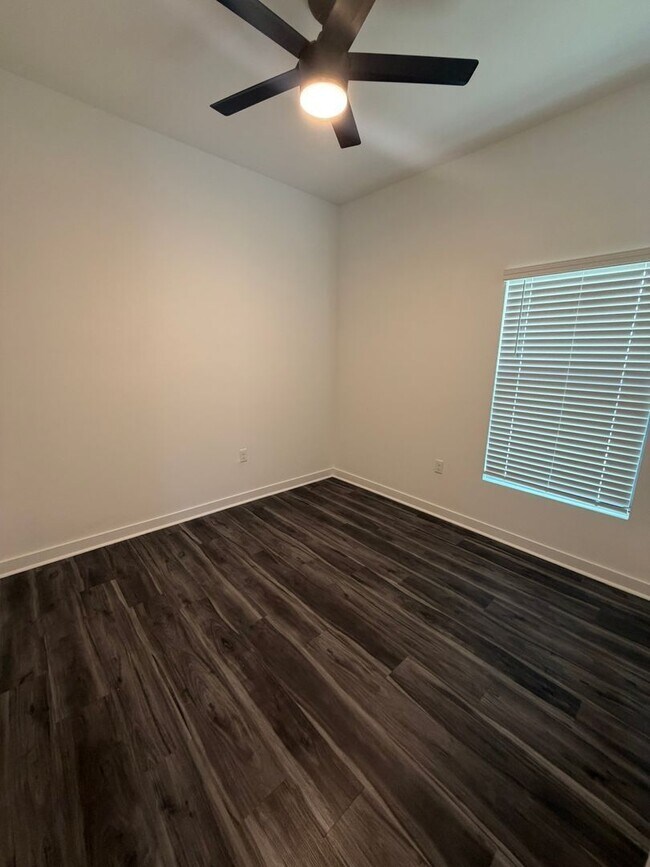 Foto del edificio - 2220 Leda Ave S
