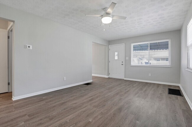 Building Photo - 1465 E 22nd Ave