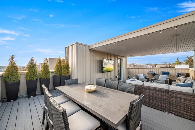 Building Photo - 330 Wright St