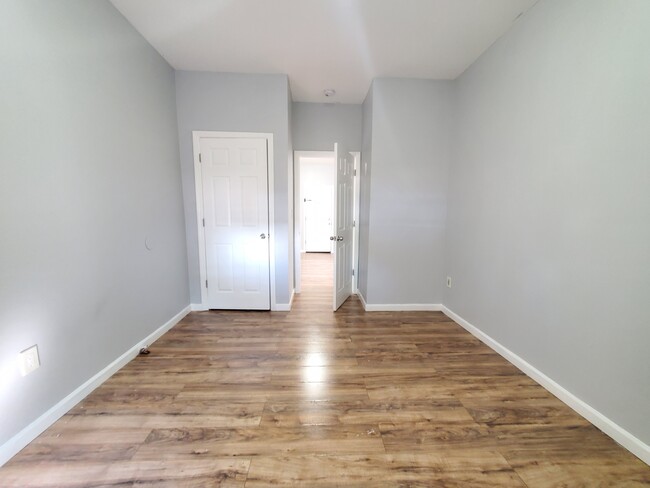453 South 18th Unit 2B - 455 S 18th St