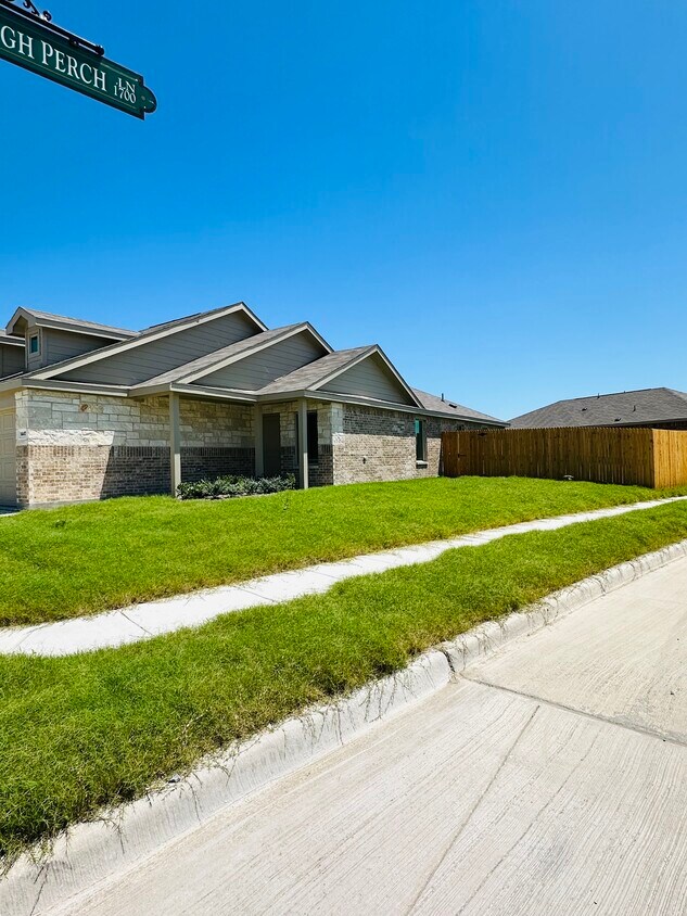 Primary Photo - 1447 Dovekie Dr