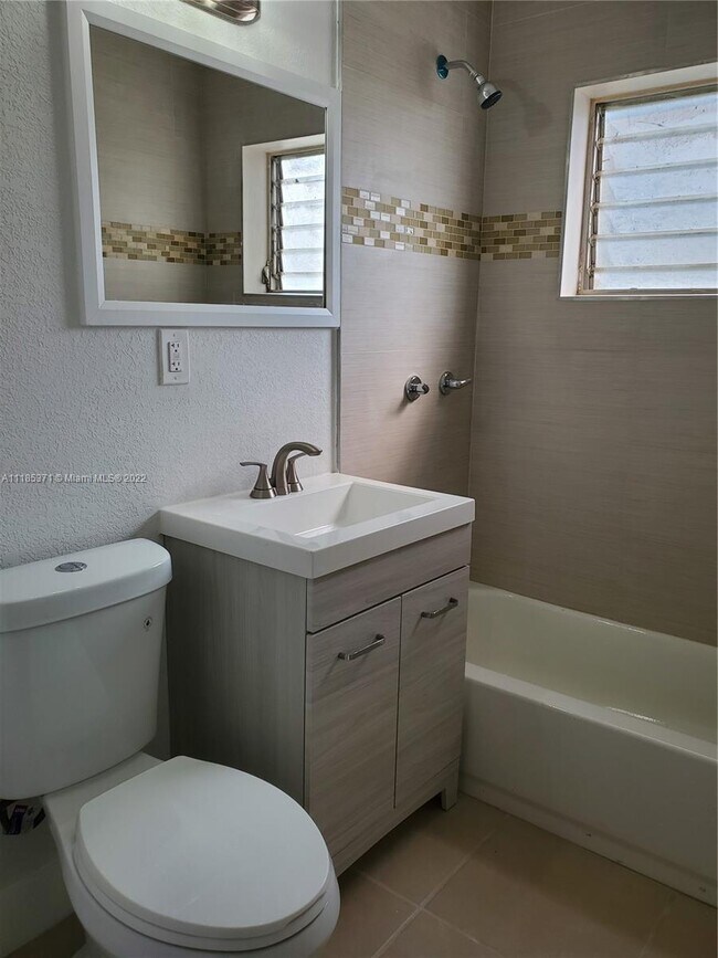 Foto del edificio - 3400 NW 7th St