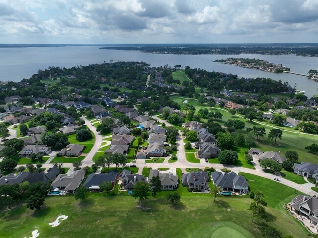 Building Photo - 108 Somerton Dr