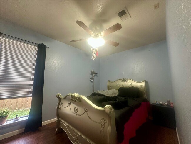 Building Photo - 5144 Beaverhill Dr