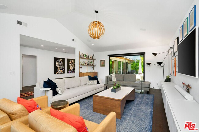 Foto del edificio - 870 Rose Ave