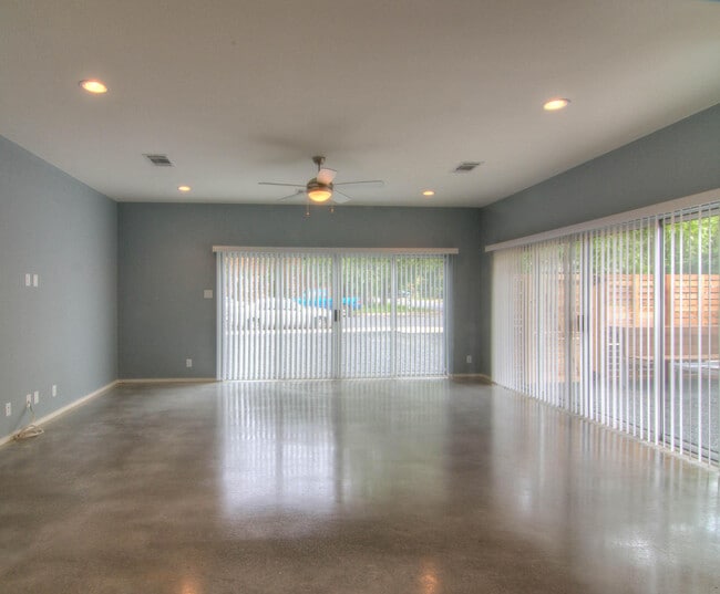 Building Photo - UT PRE-LEASE: Newly Constructed in 2014: 6...