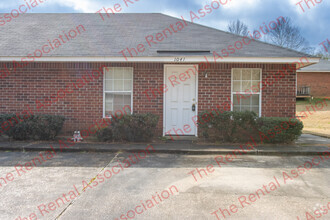 Building Photo - 1047 Sanders Ln