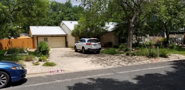 Front of House and my entry - 11706 Sterlinghill Dr