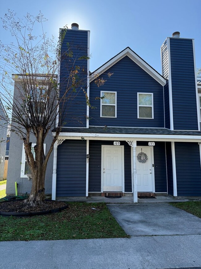 Building Photo - South Slidell Condo