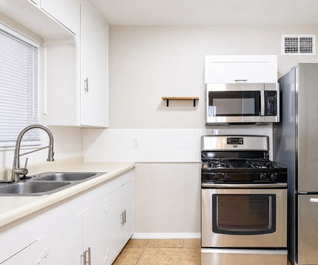 Foto del edificio - 516 N Roosevelt Ave