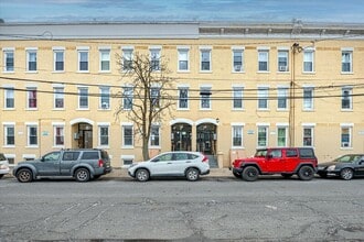 Building Photo - 426 Division St