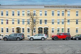 Building Photo - 428 Division St