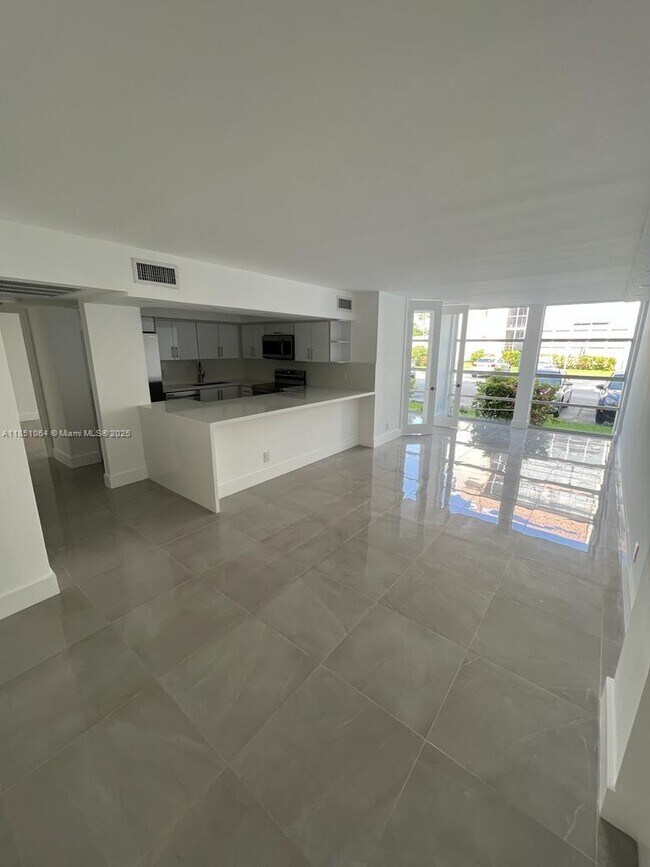 Foto del edificio - 701 Three Islands Boulevard