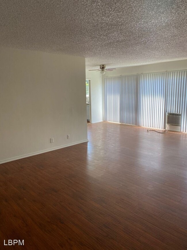 Building Photo - 1540 N Laurel Ave