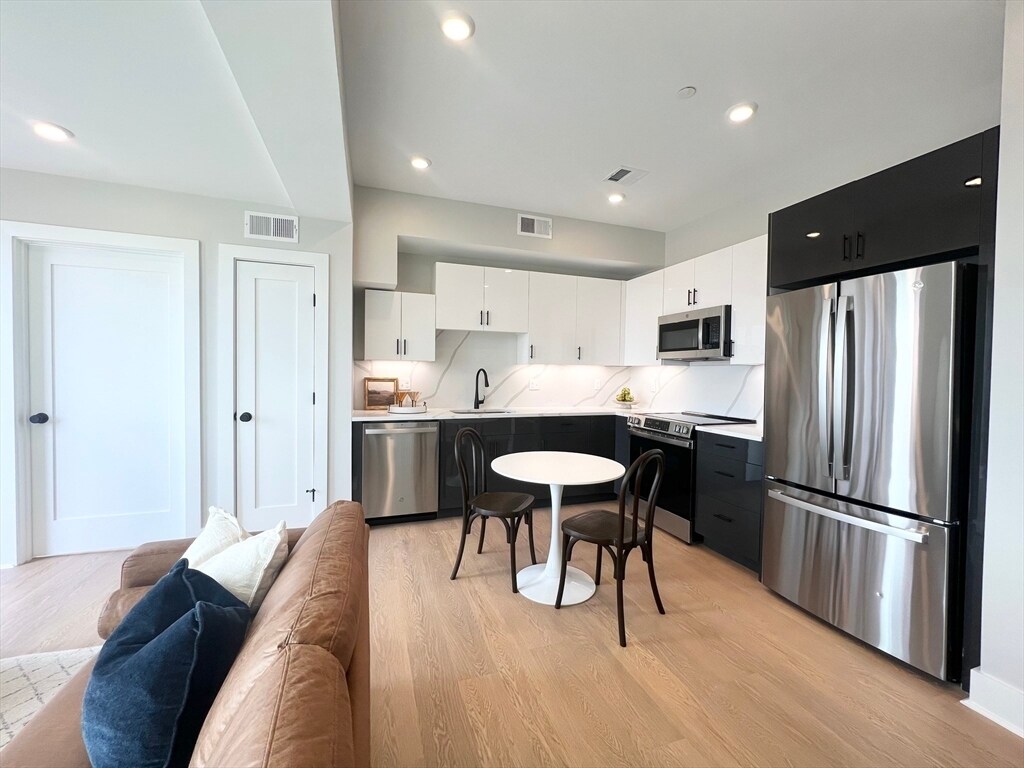 Foto principal - 379 Somerville Ave