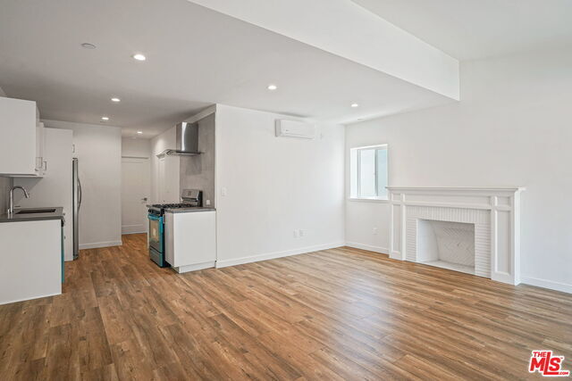 Building Photo - 1166 S Cochran Ave