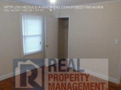 Building Photo - Move In Special! 2 Bedroom 1 Bath Bungalow