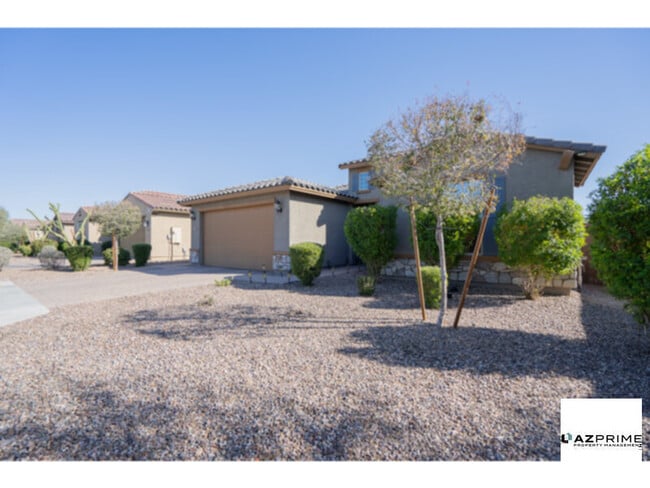 Foto del edificio - Elegant 4/3.5 Glendale House with Fire Pit &amp; Patio!