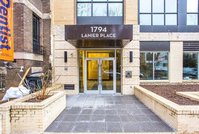 Foto del edificio - 1794 Lanier Pl NW