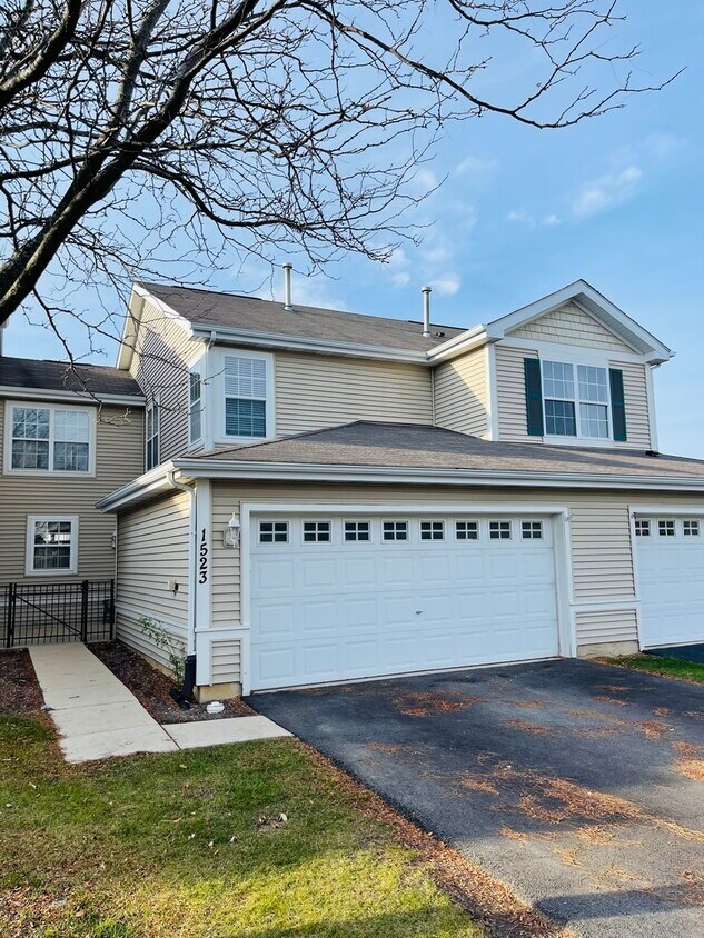 1523 Remington Ln, Round Lake, IL 60073 Townhome Rentals in Round Lake IL