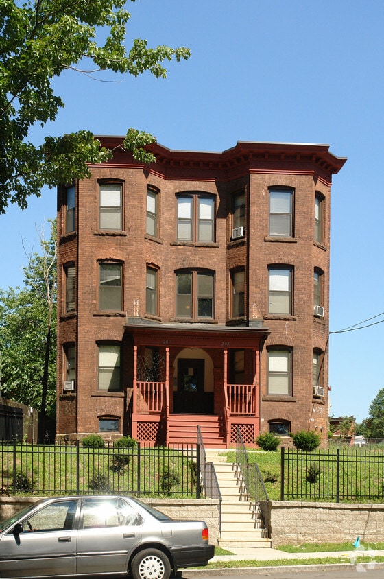 Building Photo - 200-202 Park Ter