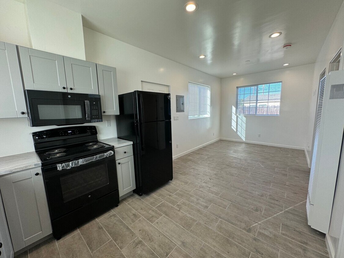 1661 Noche Buena St Unit B, Seaside, CA 93955 Room for Rent in