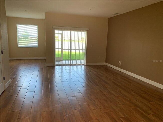 Foto del edificio - 3590 Parkridge Cir